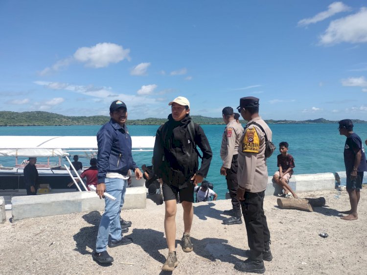 Evakuasi Penumpang Dari atas Kapal tiba di Pelabuhan Oebou dengan pengamanan dan pengawalan dari Personel Polres Rote Ndao (Minggu 04/05/2025) | Foto: dok. Polres Rote Ndao