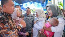 ILUSTRASI: Komitmen BKKBN dalam meningkatkan program KB terus diwujudkan, seperti terlihat dalam pelayanan Vasektomi (MOP) pada Peringatan Hari Kartini 2025 di Majalengka, Jawa Barat. Komitmen ini akan diperkuat melalui Pelayanan KB Serentak Terintegrasi yang menjadi salah satu puncak acara Harganas 2025. (IST) | Foto: humas_BKKBN