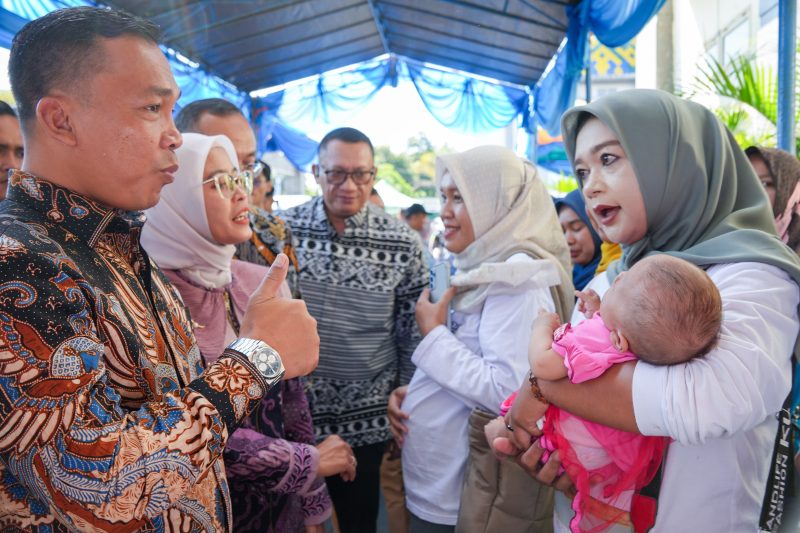 ILUSTRASI: Komitmen BKKBN dalam meningkatkan program KB terus diwujudkan, seperti terlihat dalam pelayanan Vasektomi (MOP) pada Peringatan Hari Kartini 2025 di Majalengka, Jawa Barat. Komitmen ini akan diperkuat melalui Pelayanan KB Serentak Terintegrasi yang menjadi salah satu puncak acara Harganas 2025. (IST) | Foto: humas_BKKBN