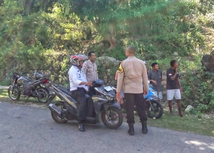 Patroli Dialogis Personel Polsek Rote Tengah Untuk Jaga Kamtibmas Diwilayah Hukum Polsek Rote Tengah (Sabtu 07/06/2025) | Foto: Dok. Polres Rote Ndao