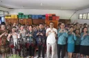 Foto Bersama Ketua TP PKK dengan Kepala Dinas P3AP2KB bersama seluruh peserta Sosialisasi | Foto: dok. DKSIP rote ndao
