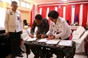 Bupati Rote Ndao, Paulus Henuk,SH serta Kepala Bapas Kelas II Kupang, Maria Magdalena Nahak, S.Sos saat menandatangani Perjanjian Kerja Sama Pelaksanaan Pidana Kerja Sosial dan Pidana Pelayanan Masyarakat | Foto/dkisp_rotendao