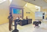 Bupati Rote Ndao Paulus Henuk, SH memberikan sambutan dalam kegiatan penandatanganan Nota Kesepakatan antara Pemkab Rote Ndao dan BPKP Provinsi NTT tentang peningkatan tata kelola pemerintahan yang baik. FOTO/bidkomDKSIProtendao