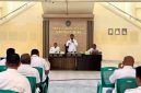 Bupati Rote Ndao Paulus Henuk, SH memberikan sambutan dan menekankan agar pengelolaan APBD 2025 benar-benar memberi manfaat nyata bagi masyarakat | Foto: Bidkom_DKISP Rote Ndao