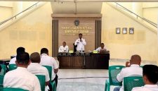 Bupati Rote Ndao Paulus Henuk, SH memberikan sambutan dan menekankan agar pengelolaan APBD 2025 benar-benar memberi manfaat nyata bagi masyarakat | Foto: Bidkom_DKISP Rote Ndao