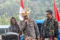 Kapolres Rote Ndao AKBP Mardiono.,S.ST.,M.K.P menemui aksi.masa unjuk rasa damai didepan Mapolres Rote Ndao, Senin (08/09/2025) | Foto: Humas Polres Rote Ndao/tribrata.