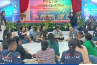 Suasana kolaboratif dalam salah satu sesi Pesta Pendidikan Rote Malole 2025. Para guru yang tergabung dalam gerakan Guru Rote Belajar (GRB) berdiskusi aktif untuk berbagi praktik baik dan meningkatkan kapasitas sebagai pendidik di Rote Ndao | FOTO\.istimewa