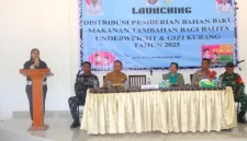 Wakil Bupati Rote Ndao Apremoi Dudelusy Dethan memberikan arahan melaunching Distribusi Bantuan Bahan Baku PMT Bagi Balita Underweight dan Gizi Kurang Tahun 2025 | FOTO\bidkom_dkisprotendao