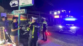 Personel Satuan Lalu Lintas Polres Rote Ndao Melakukan Edukasi Kamseltibcarlantas Bagi Masyarakat, Jumat (28/11/2025) | FOTO/HumasPolresRoteNdao