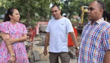 FOTO: Wakil Bupati Rote Ndao Apremoi Dudelusy Dethan saat bertemu bersama Kepala DistanKP Provinsi NTT Joaz Bily Oemboe Wanda di lokasi lahan pertanian yang dikelola YAO GMIT Kupang. Sabtu, (24/1/2026)