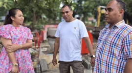 FOTO: Wakil Bupati Rote Ndao Apremoi Dudelusy Dethan saat bertemu bersama Kepala DistanKP Provinsi NTT Joaz Bily Oemboe Wanda di lokasi lahan pertanian yang dikelola YAO GMIT Kupang. Sabtu, (24/1/2026)