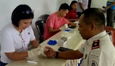 Suasana pemeriksaan kesehatan menyeluruh bagi warga binaan dan petugas Lapas Kelas III Baa hasil kerja sama dengan Dinkes Rote Ndao. Jumat (27/2/2026). FOTO: ROOL/Ho-humas @lapasbaa