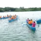 Bansos Oleh Kapolda NTT Sekalugus Penyerahan Enam Unit Perahu Bagi Siswa Dusun Airani Sebagai Bentuk Polri Peduli Pendidikan. FOTO: ROOL/Ho-hmsresrnd