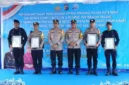 Penyerahan Piagam Penghargaan Bagi Personel Polres Rote Ndao dan Personel Brimob Kompi III Batalyon A Pelopor Polda NTT Selasa (07/04/2026). FOTO: ROOL/Ho-hmspolresrnd