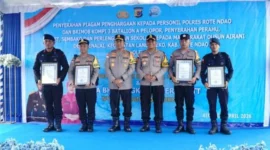 Penyerahan Piagam Penghargaan Bagi Personel Polres Rote Ndao dan Personel Brimob Kompi III Batalyon A Pelopor Polda NTT Selasa (07/04/2026). FOTO: ROOL/Ho-hmspolresrnd