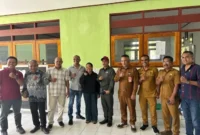 Tim Pansus DPRD Kab. Rote Ndao yang didampingi Kepala Dinas Pendidikan Kab. Rote Ndao Morids D. E. Bulan, S.Pd, M.Si lakukan peninjauan pekerjaan fisik di SD Kimadale. | FOTO: ROOL/Ho-PPID Utama_DKISP