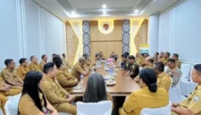 Rapat Kerja Sama Bupati Rote Ndao bersama Jajaran Kepala PD dengan Kajari Baru Rote Ndao | FOTO: ROOL/Ho-PPID Utama_DKISP Kab. Rote Ndao