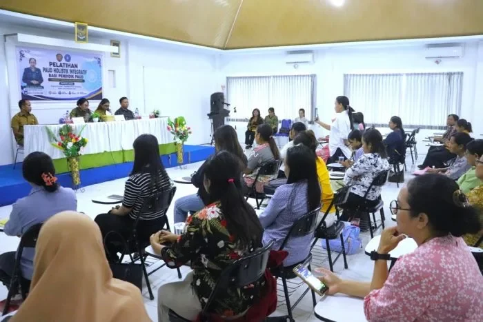 Wujudkan PAUD HI, Bunda PAUD Rote Ndao Serahkan KIA dan Tutup Pelatihan Pendidik | FOTO: ROOL/Ho-PPID Utama_DKISP Kab. Rote Ndao