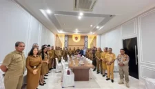 Foto Bersama Bupati Rote Ndao, Kajari dan Kepala PD lingkup Pemkab Rote Ndao | ROOL/Ho-PPID Utama_DKISP Kab. Rote Ndao