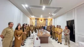 Foto Bersama Bupati Rote Ndao, Kajari dan Kepala PD lingkup Pemkab Rote Ndao | ROOL/Ho-PPID Utama_DKISP Kab. Rote Ndao